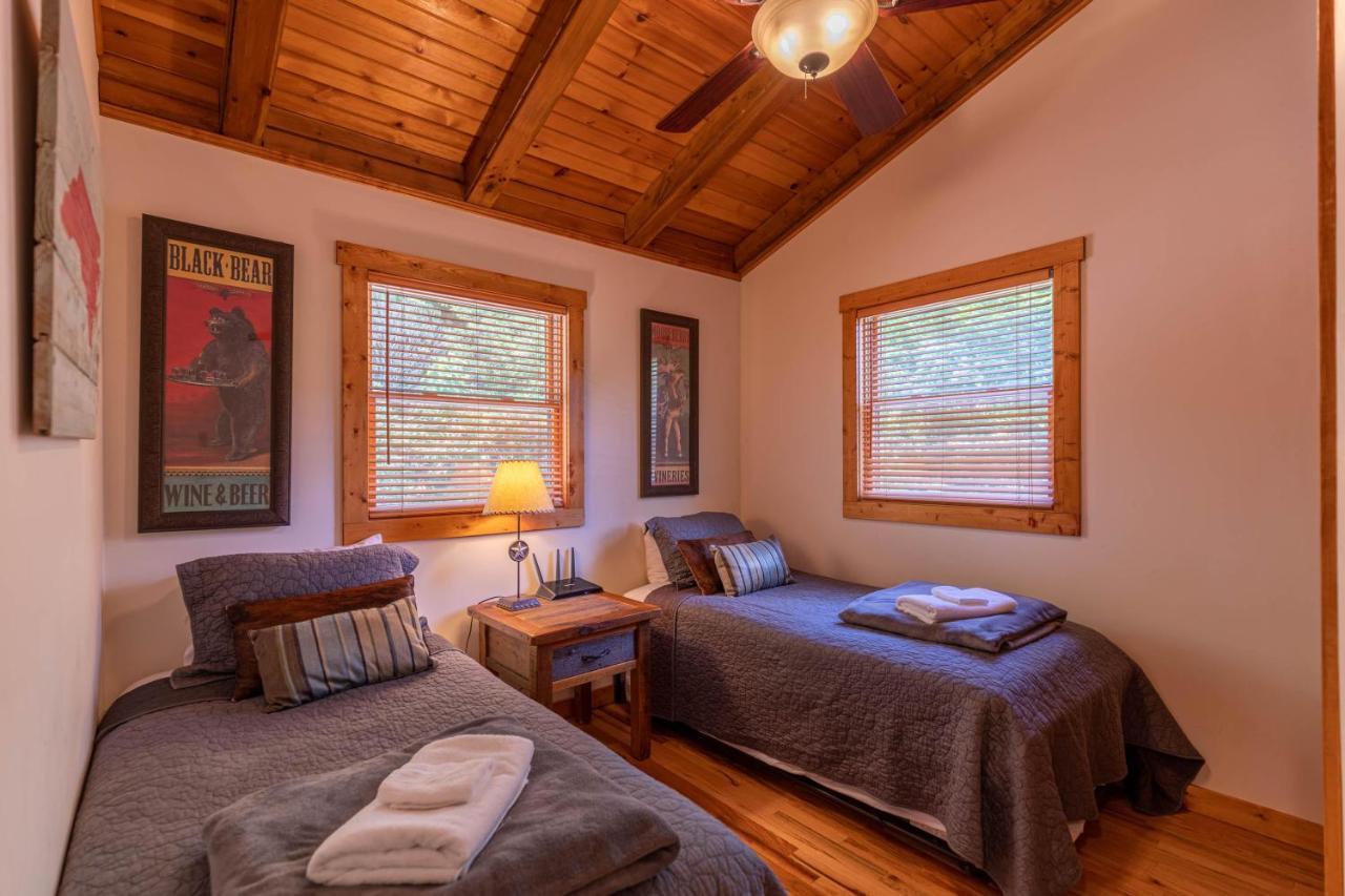 Villa Knotty Pine West Jefferson Exterior foto